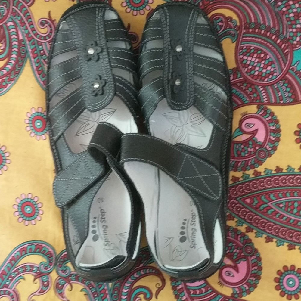 Spring Step Sandals - Picture 4 of 5